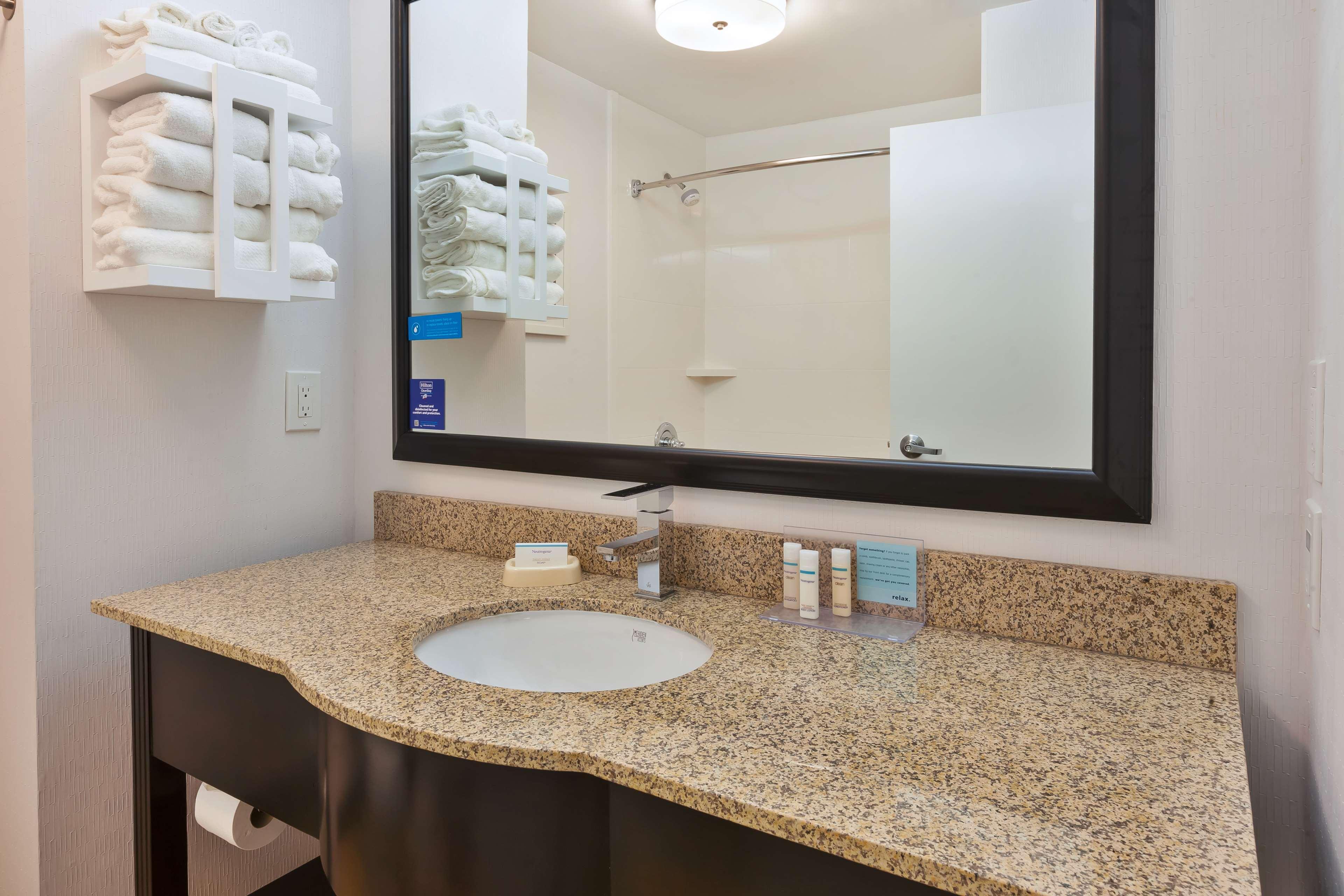 Hampton Inn Cincinnati Airport-North Хеброн Экстерьер фото