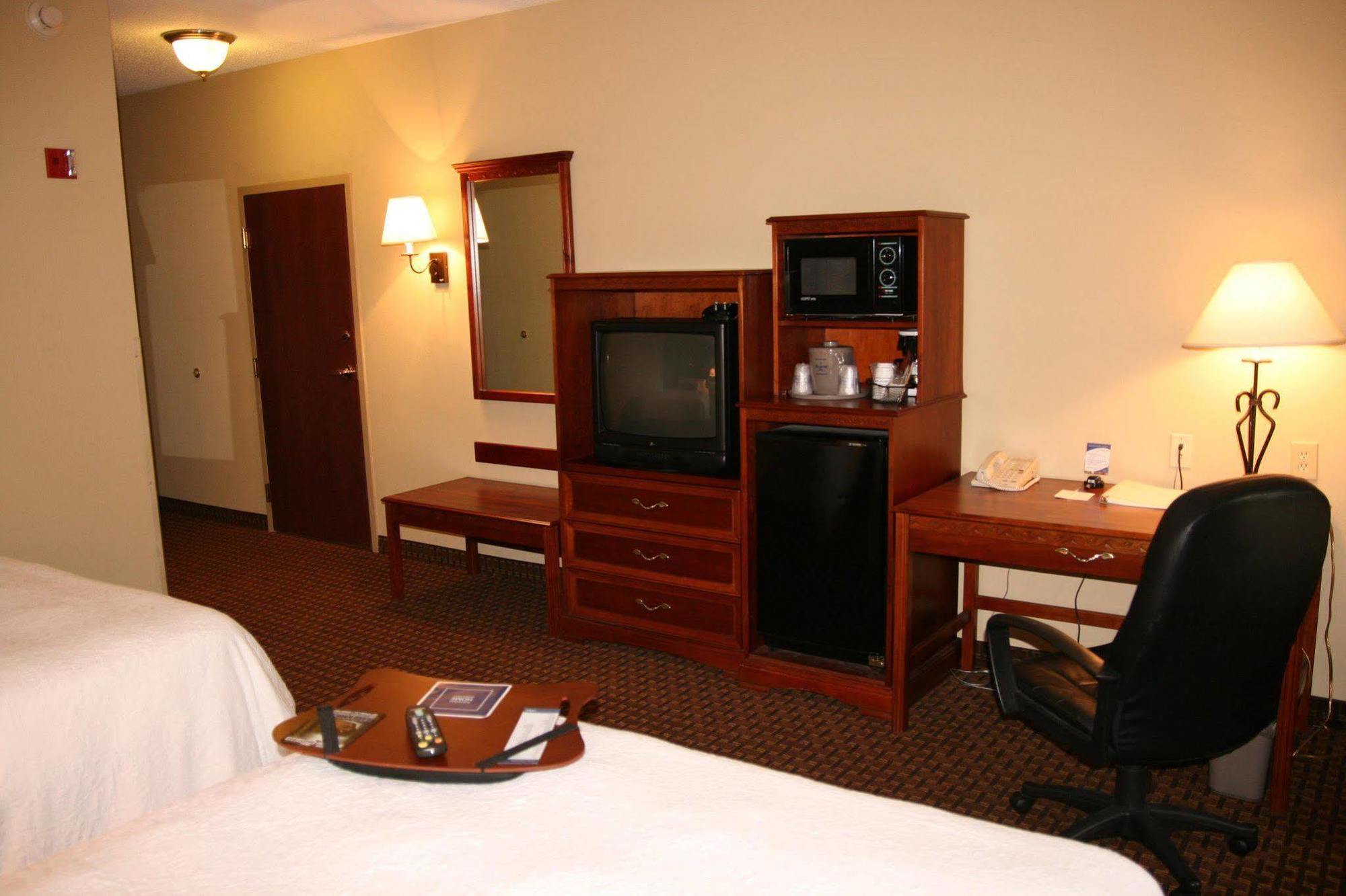 Hampton Inn Cincinnati Airport-North Хеброн Номер фото